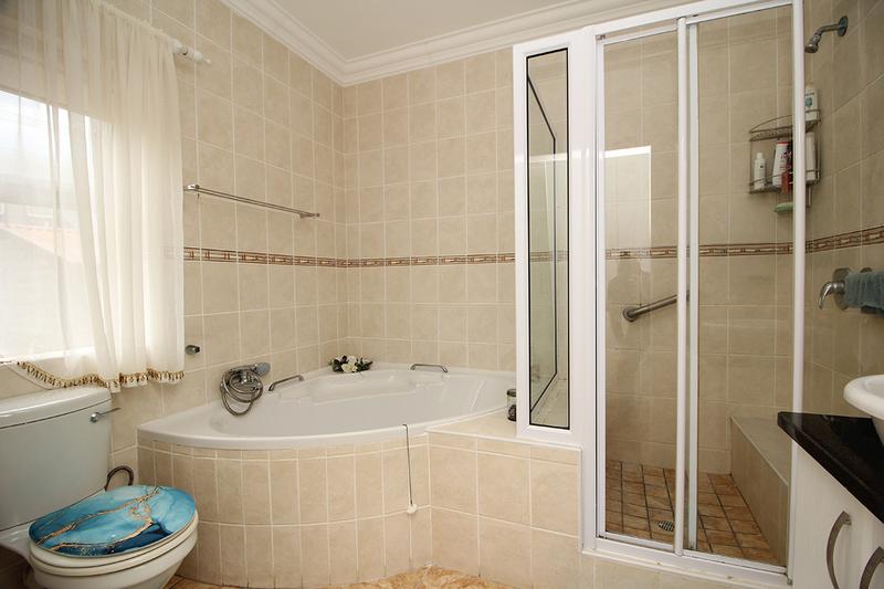 3 Bedroom Property for Sale in Reebok Western Cape